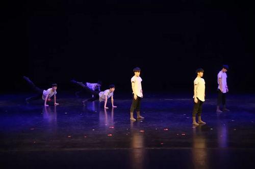 舞蹈光影吃瓜,瓜香四溢——一场视觉与味蕾的双重盛宴